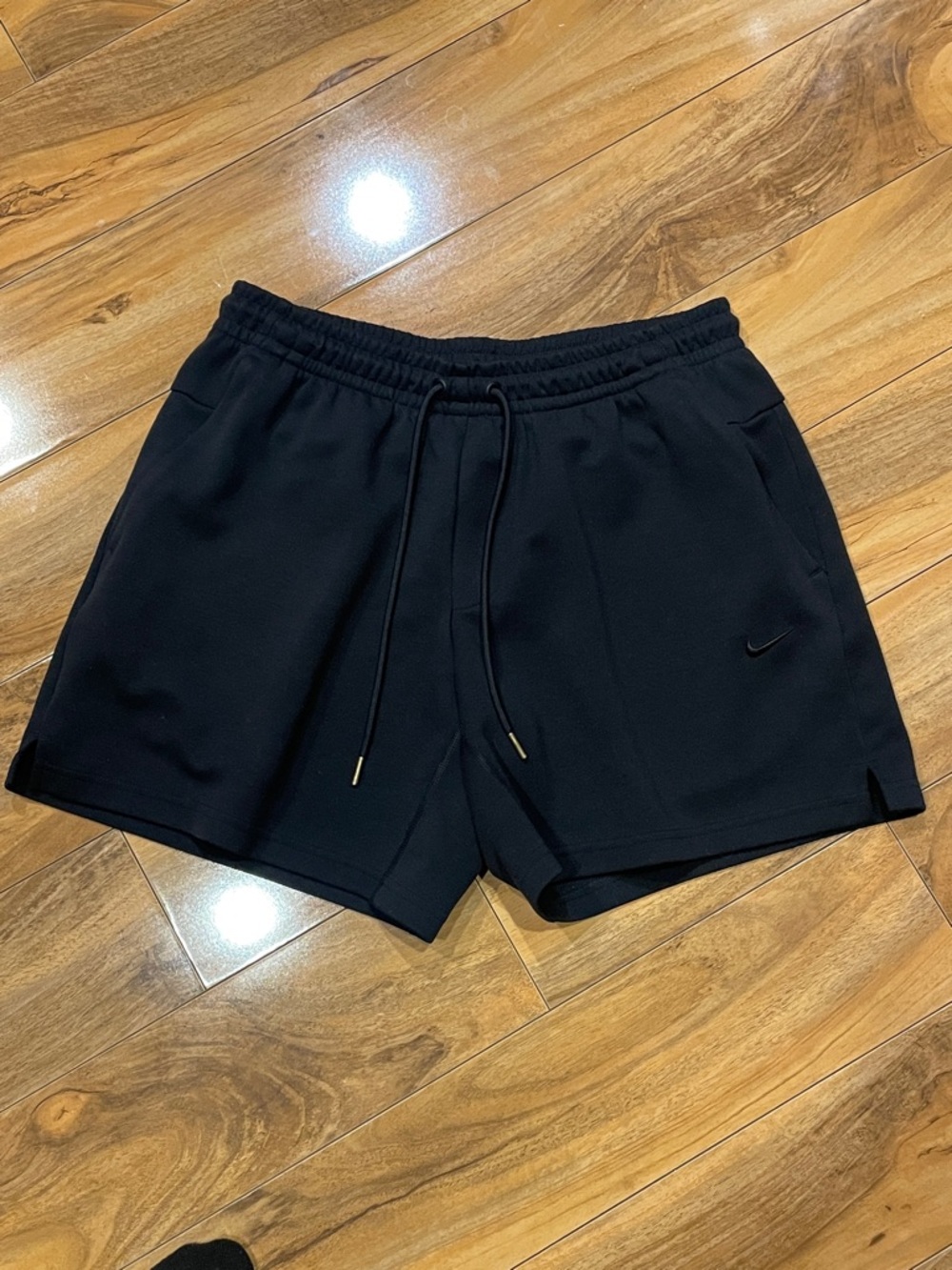 Women’s medium Nike dri-fit shorts with zipper pockets